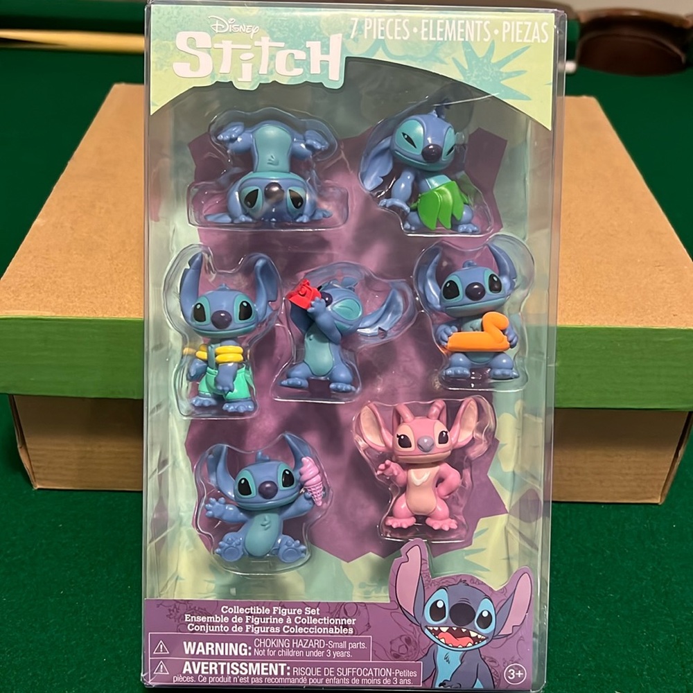 Disney StitcH
Collectible, figure set